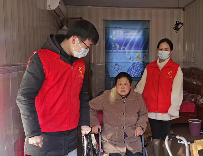 淮海:真情關愛殘疾人 輔具上門暖人心.jpg