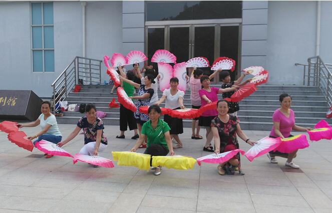 我場(chǎng)十屆文化節(jié)節(jié)目排練如火如荼.jpg