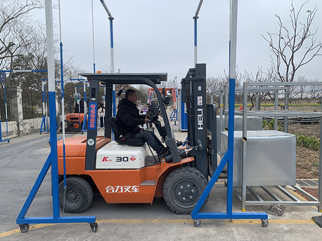 淮海5名學(xué)員全部通過鹽城市叉車作業(yè)證實(shí)操考試.jpg
