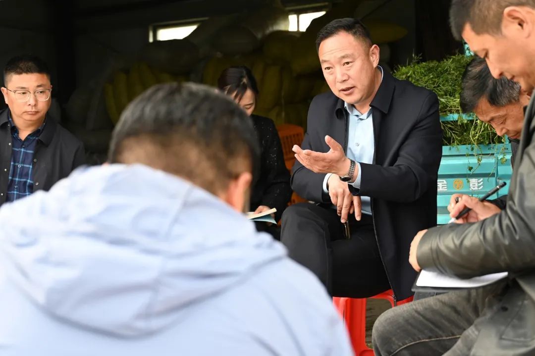 張子平在資源管理中心調研